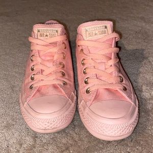 Low top converse, size 7